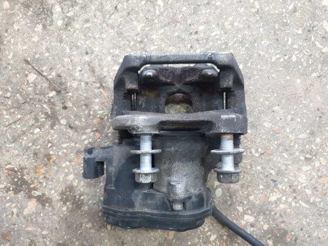 Скоба супорту заднього 34216793051 BMW