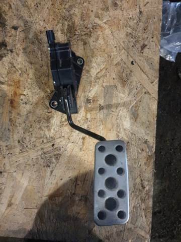 Підаль газу 36010AG120 SUBARU