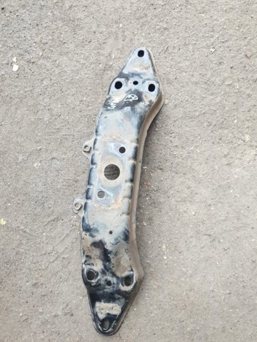 Кронштейн КПП 41011AG020 SUBARU