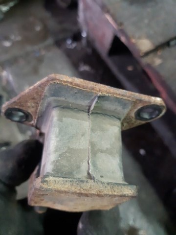 Подушка КПП 41022AE121 SUBARU