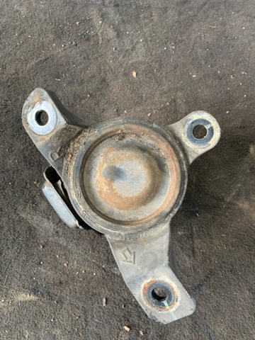 Права опора двигуна 41022AG021 SUBARU