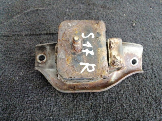Подушка (опора) двигуна, передня 41022FA000 SUBARU