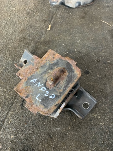 Подушка (опора) двигуна, ліва/права 41022FE060 SUBARU