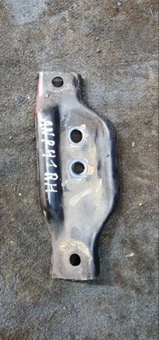 Кронштейн подушки (опори) двигуна, правої 41031FA080 SUBARU