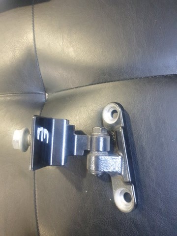 Петля водійських дверей 41517259591 BMW