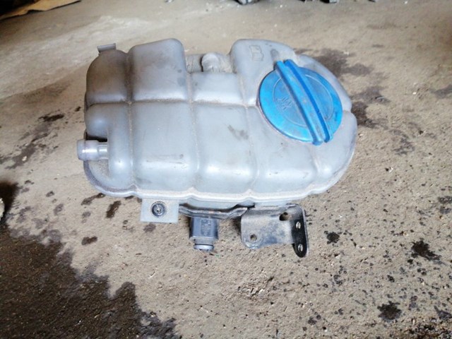 Бачок розширювальний 4G0121403AC VAG