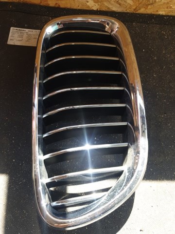 Решітка радіатора права 51137412324 BMW