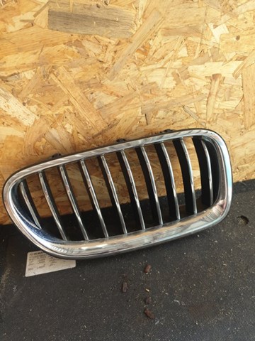 Решітка радіатора права 51137412324 BMW