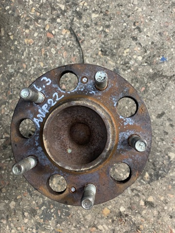 Маточина заднього колеса 527302H000 HYUNDAI