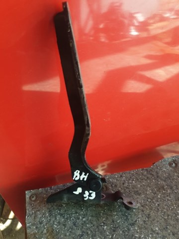 Завіс капота, правий 57260XA02A9P SUBARU
