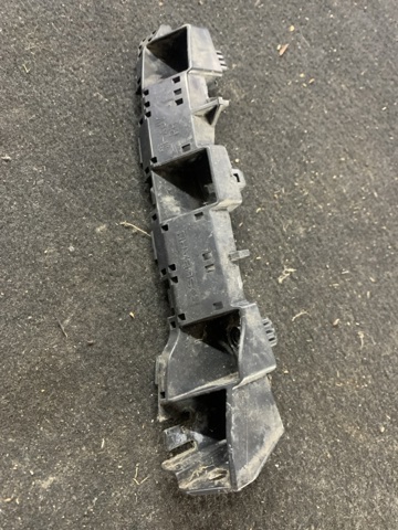 Праве кріплення переднього бампера 57707FJ140 SUBARU