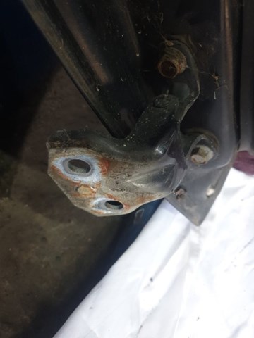 Петля передніх дверей права 60070AG0109P SUBARU