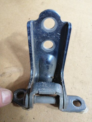 Петля задніх лівих дверей 60479FG031 SUBARU