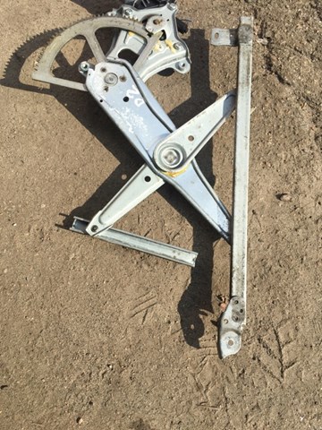 Склопідйомник передньої правої двері 61222AG000 SUBARU