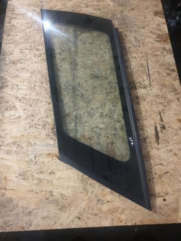 Стукло багажника, праве 65210AG200 SUBARU