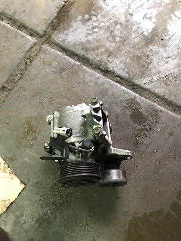 Компресор кондиціонера 73111AG010 SUBARU
