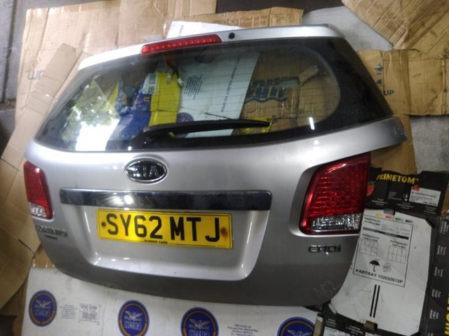 Задня ляда 737002P010 HYUNDAI