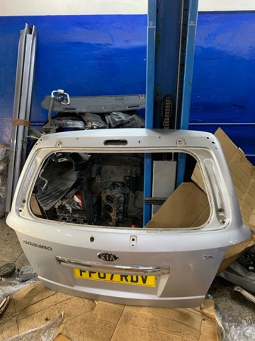 Двері багажника 737003E112 HYUNDAI