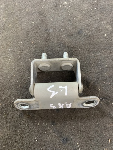 Петля задніх багажних, 3/5 -х дверей 797100Z000 HYUNDAI