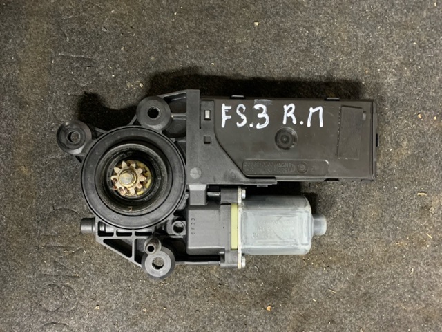 Мотор склопідйомника дверей передніх, правих 807309629R RENAULT