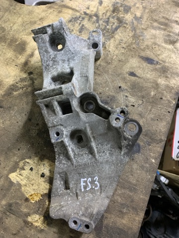 Кронштейн генератора (натяжний) Renault Megane 2