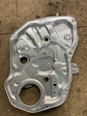 Склопідйомник з електродвигуном 824012P010 HYUNDAI