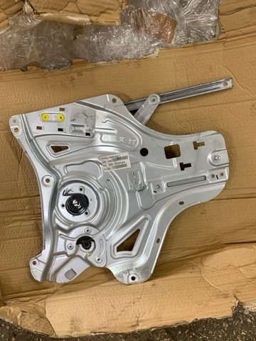 Склопідйомник передньої правої двері 824022Y000 HYUNDAI