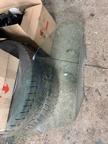 Скло пасажирських дверей 824212P000 HYUNDAI