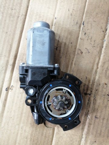 Мотор склопідйомника водійських дверей 824502S000 HYUNDAI