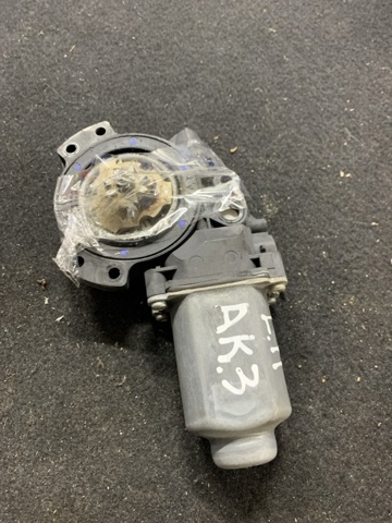 Двигун склопідіймача двері передньої, лівої 824503W000 HYUNDAI