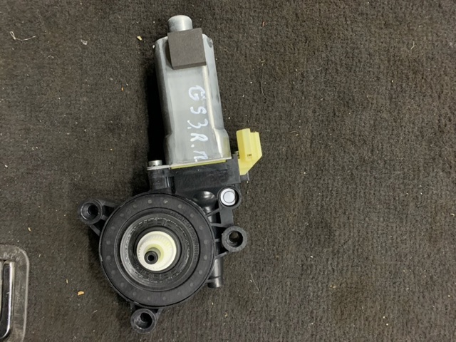 Мотор склопідйомника дверей передніх, правих 824602P000 HYUNDAI