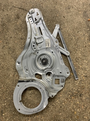 Склопідйомник з електродвигуном 824713U000 HYUNDAI