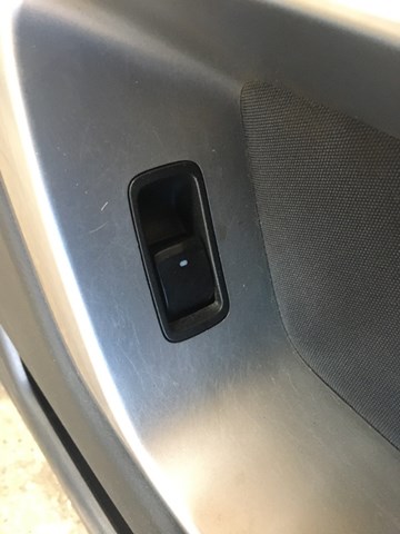 Кнопка підйомника заднього скла 83071AG040 SUBARU