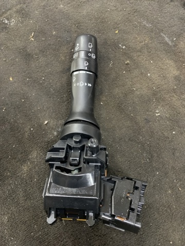 Перемикач підрульовий, правий 83114AJ150 SUBARU