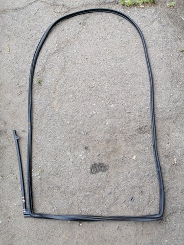 Ущільнювач дверей задніх, лівих (на двері) 831302P002 HYUNDAI