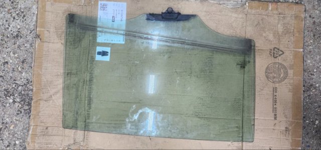 Скло заднє праве 834213U000A HYUNDAI