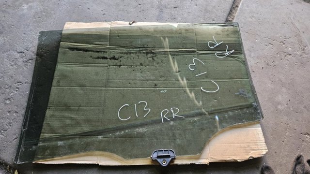 Скло задньої двері правої 834213U010A HYUNDAI