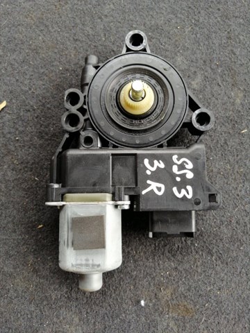 Моторчик склопідйомника двері задніх, правих 834602P010 HYUNDAI