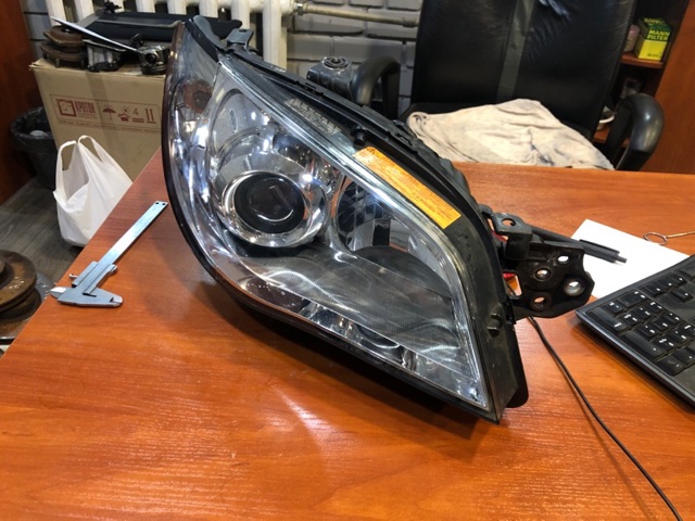 Фара передня права 84001FE640 SUBARU