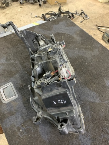 Права блок фара 84001SC220 SUBARU
