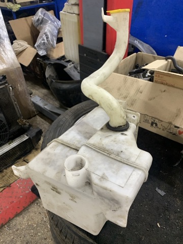 Бачок омивача лобового скла 86631AJ020 SUBARU