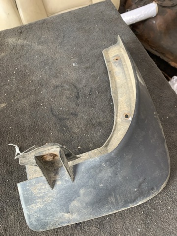 Бризковики задній, правий 868423E510 HYUNDAI