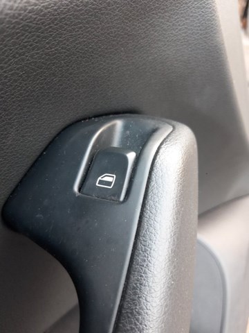 Кнопка вмикання двигуна склопідйомника пасажирські двері audi q5 8r a4 b8 a5 8t стан відмінний  8K0959855A V10