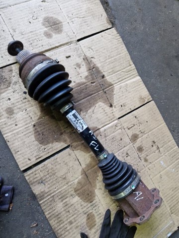 Вісь передня в зборі 8R0407271C VAG
