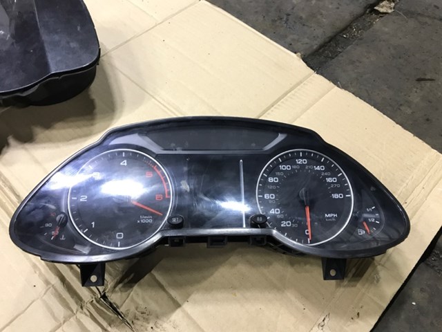 щиток приладу 8R0920980L VAG