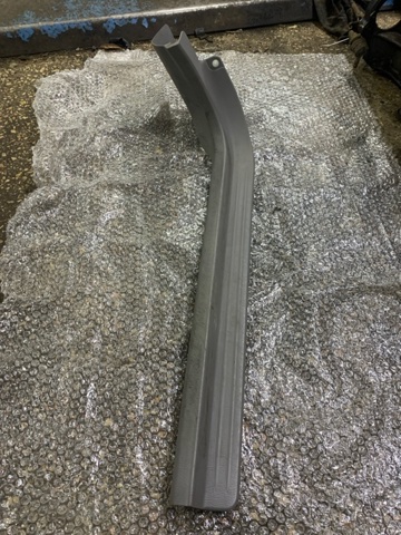 Накладка зовнішня (молдинг) порога, передня права 94060SA000ND SUBARU