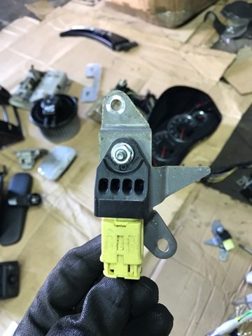 Датчик AIRBAG передній 98235AG070 SUBARU