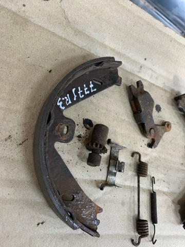 Гальмівні колодки стоянкового гальма A0054203620 MERCEDES