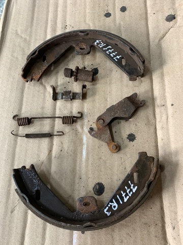 Гальмівні колодки стоянкового гальма A0054203620 MERCEDES