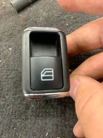 Кнопки переднього правого склопід'ємника A20487073589107 MERCEDES